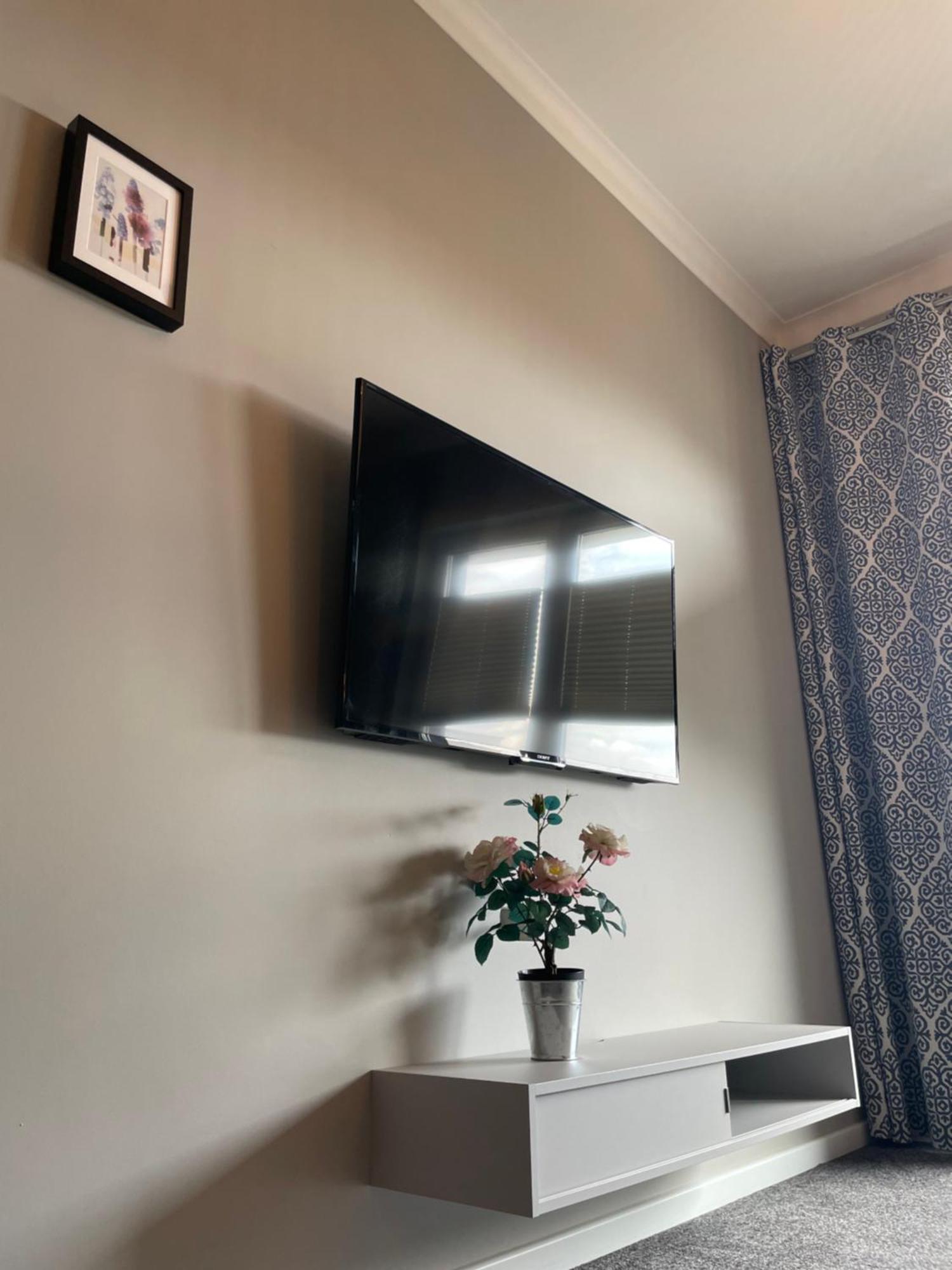 Uroczy Apartament Apartment Lodź Bagian luar foto